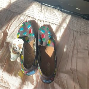 Pineapple TOMS